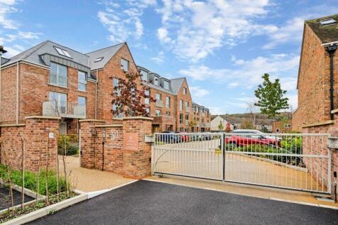 10 Wycombe Lane, Wooburn Green HP10 2 bed apartment for sale