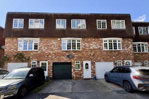 Fieldhead Gardens, Bourne End SL8 4 bed terraced house for sale