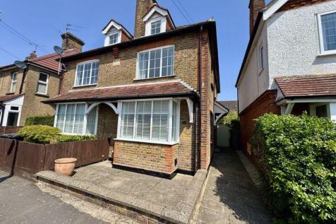 Horseshoe Crescent, Beaconsfield HP9 3 bed semi