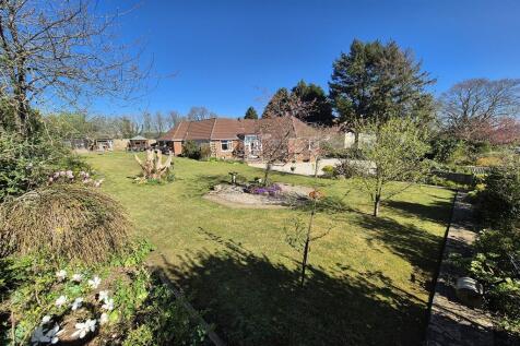 Lyme Road, TA18 2 bed detached house for sale