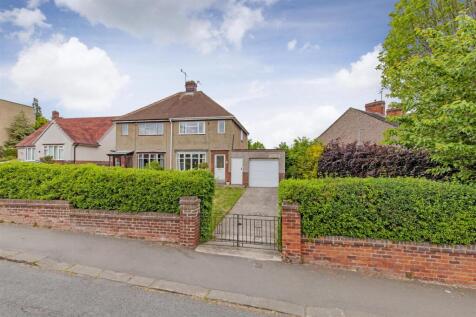 2 bedroom semi-detached house for sale