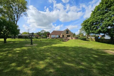 6 bedroom detached bungalow for sale