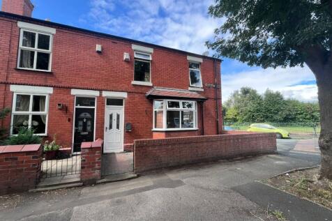 4 bedroom end of terrace house for sale