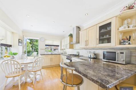 Buckingham Avenue, Welling, Kent 3 bed bungalow for sale