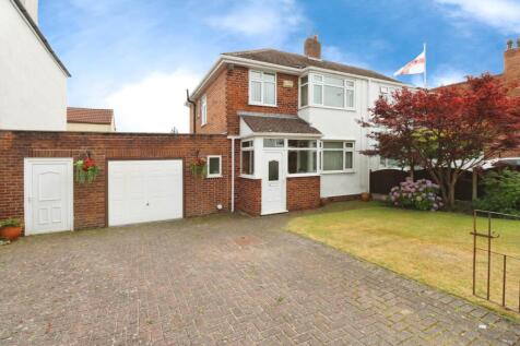3 bedroom semi-detached house for sale