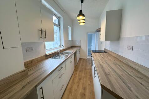 4 bedroom terraced house for sale
