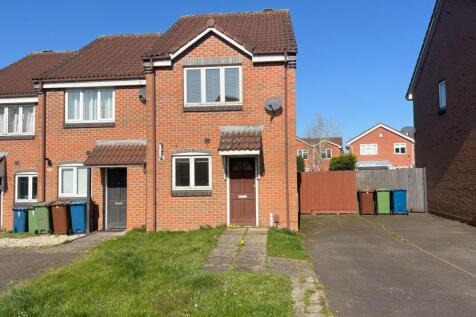 5 Oak Tree Close, Stafford, ST17 9YR 2 bed terraced house for sale
