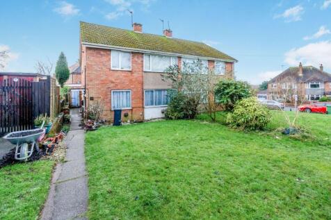 21 Hillside Close, Walsall, WS8 7AB 2 bed maisonette for sale