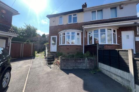 42 Weston Avenue, Tividale, Oldbury... 3 bed semi