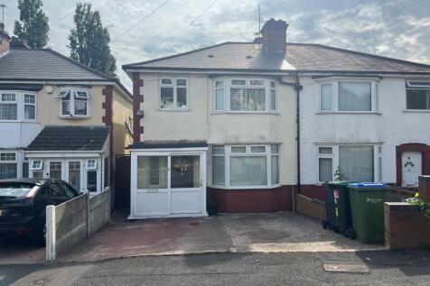 6 Trotters Lane, West Bromwich, B71 2QF 3 bed semi
