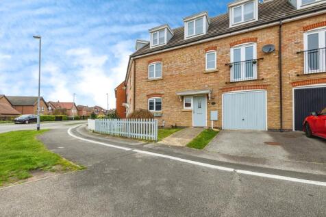 4 bedroom terraced house for sale