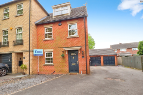 3 bedroom semi-detached house for sale