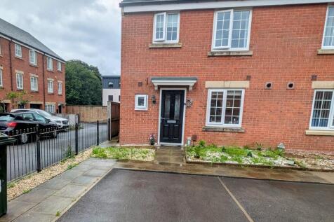 3 bedroom semi-detached house for sale