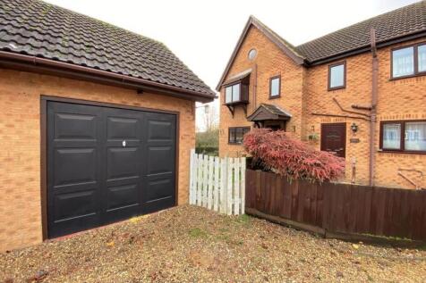 Hawthorn bank, Spalding, PE11 1JH 2 bed semi
