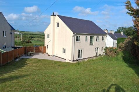 Troed Y Garn, Llanfairynghornwy... 4 bed detached house for sale