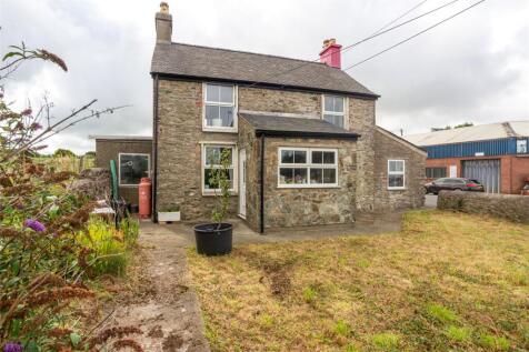 Amlwch, Isle of Anglesey, LL68 2 bed detached house for sale