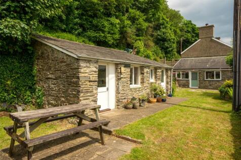 Tremadog, Porthmadog, Gwynedd, LL49 2 bed semi
