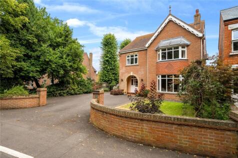 5 bedroom detached house for sale