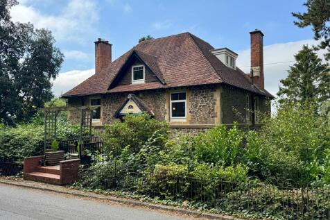 3 bedroom maisonette for sale