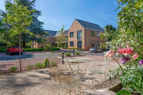 3 bedroom flat for sale