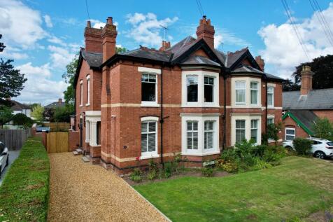 4 bedroom semi-detached house for sale