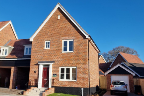 3 bedroom link detached house for sale
