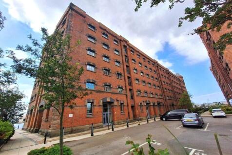 Dock Road, Birkenhead, Wirral, CH41 3 bed flat for sale