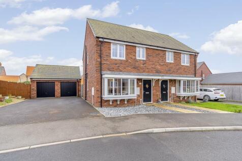Kensington Close, Donington, Spalding 3 bed semi