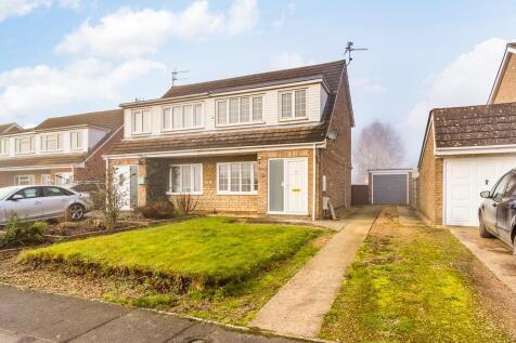 Chestnut Avenue, Donington, Spalding 3 bed semi