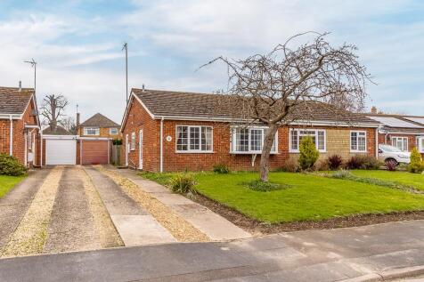 Chestnut Avenue, Donington, Spalding 2 bed semi