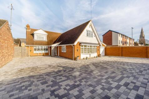 Holbeach Road, Spalding 5 bed detached bungalow for sale