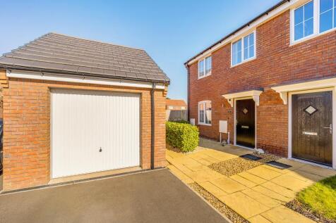 Willow Court, Cowbit, Spalding 3 bed semi