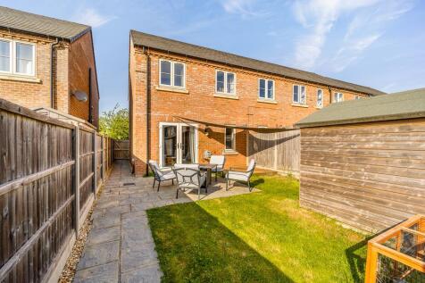 Cavell Way, Holbeach, Spalding 3 bed end of terrace house for sale