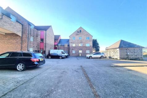 Castle Square, Wyberton West Road... 2 bed flat for sale