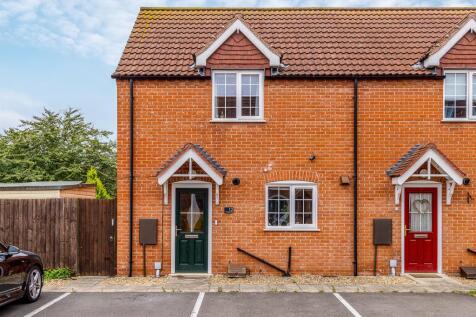 2 bedroom semi-detached house for sale