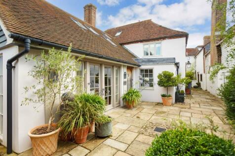 East Street, Petworth, West Sussex, GU28 1 bed mews for sale