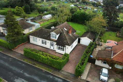 4 bedroom detached bungalow for sale