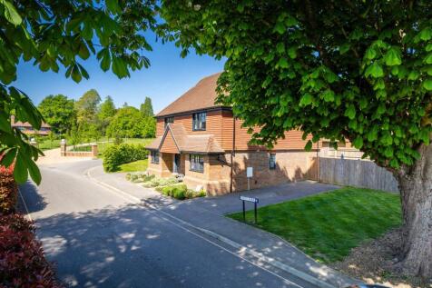 Sunte Park, Haywards Heath, RH16 2 bed semi