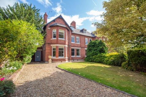 6 bedroom semi-detached house for sale