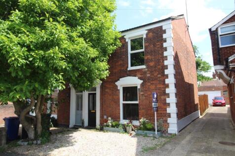 Victoria Street, Bury St. Edmunds IP33 3 bed semi