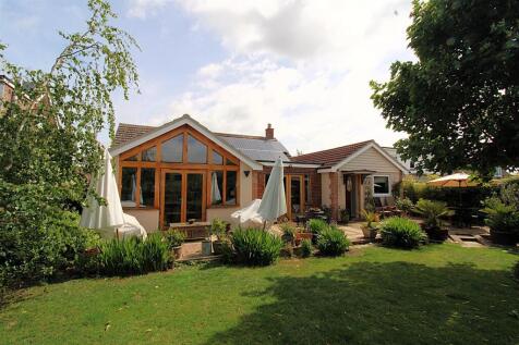 3 bedroom detached bungalow for sale