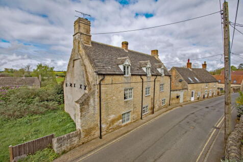 High Street, Kettering NN14 4 bed detached house for sale