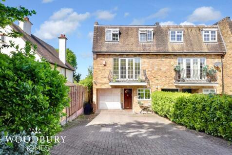 4 bedroom end of terrace house for sale