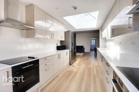 11 bedroom semi-detached house for sale