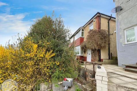 Bentley Avenue, Middleton, M24 3 bed semi
