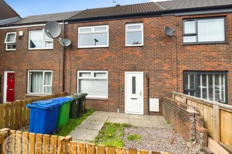 Hebble Butt Close, Milnrow, OL16 3 bed terraced house for sale