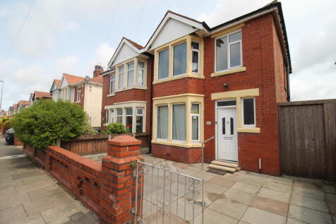Lindale Gardens, Blackpool FY4 3 bed semi