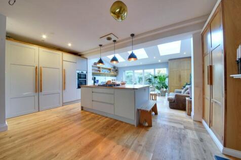 4 bedroom semi-detached house for sale