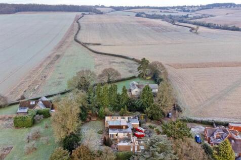 Fern Lane, Marlow, Buckinghamshire, SL7 5 bed detached house for sale