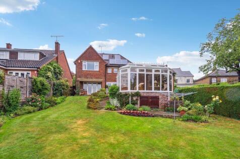Spring Lane, Farnham Royal 3 bed detached house for sale